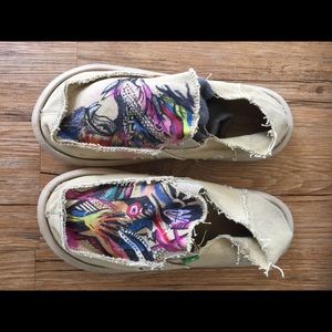 Custom like new Lion painted Sanuks!