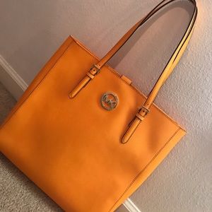 Yellow mustard shoulder bag