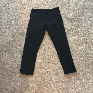 Lululemon cotton cropped leggings.