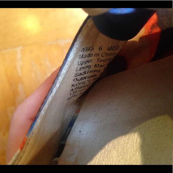 Apt. 9 floral heels 6M like new. - Picture 3 of 3