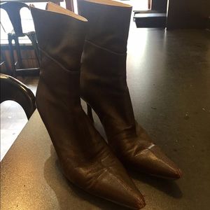 Gucci 2.5" brown ankle boots. Size 8.
