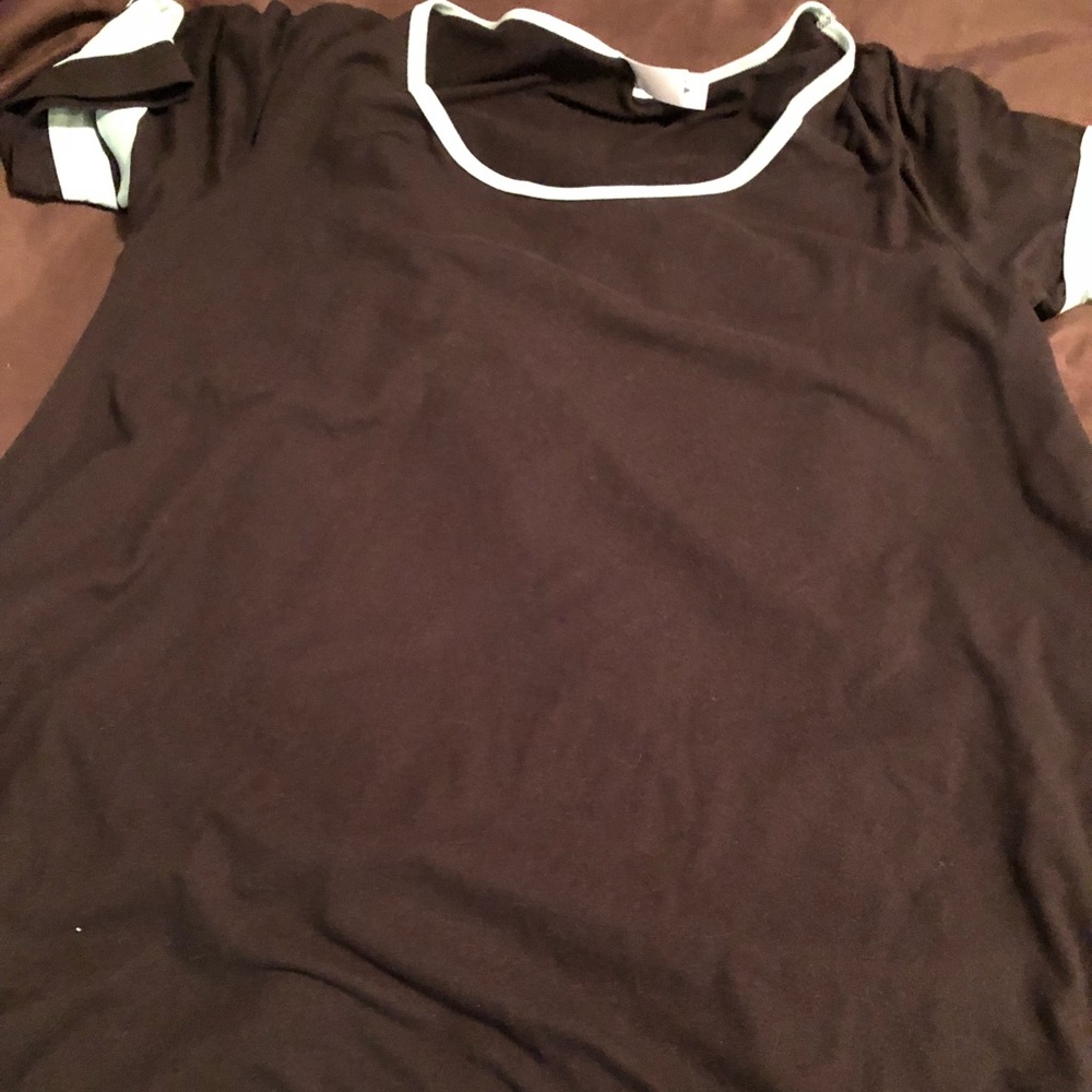 Lularoe Perfect Tee in Small