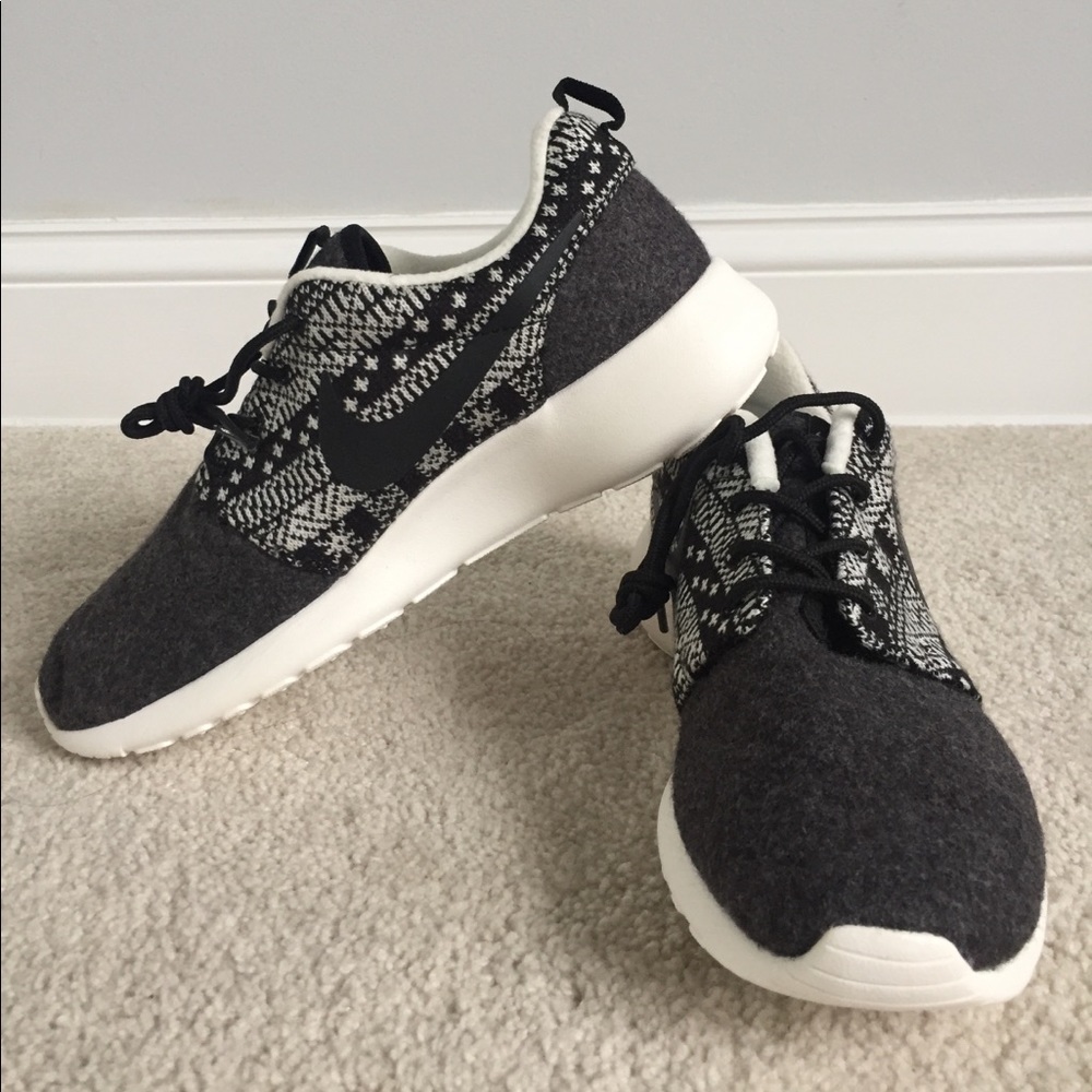 NWOB Nike Roshe One Winter. Size 7.5