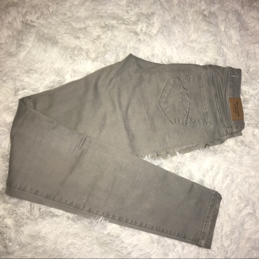 Grey Abercrombie & Fitch skinny pants