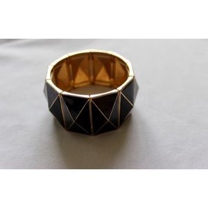 🆕Charming Charlie Black Pyramid Stretch Bracelet