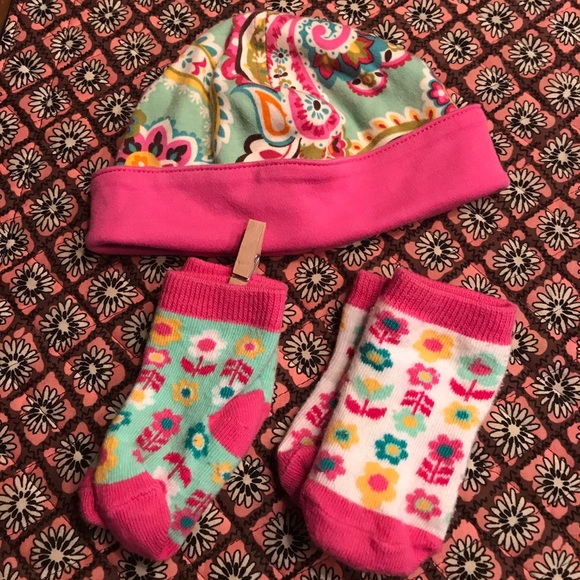 Vera Bradley hat and socks EUC - Picture 1 of 4