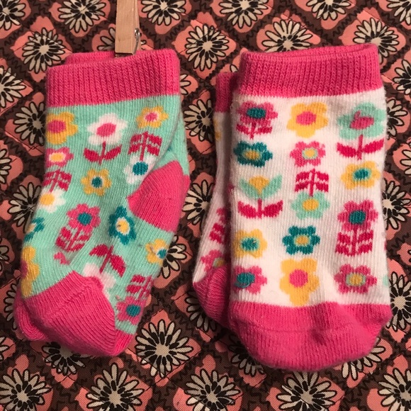 Vera Bradley hat and socks EUC - Picture 3 of 4