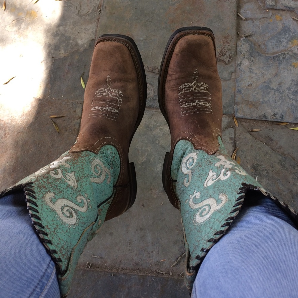 Cowgirl boots 🤠👊🏽