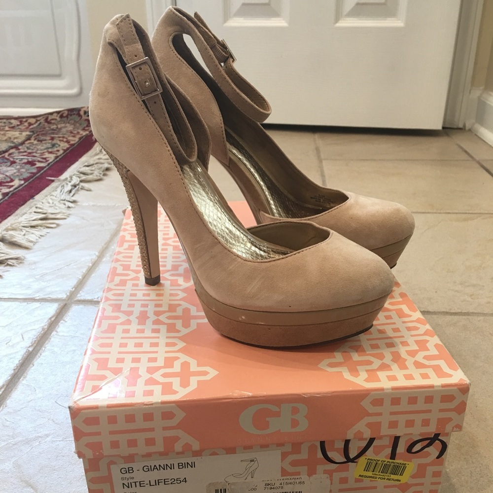Gianni Bini heels size 6.5.