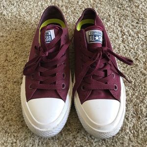Converse All Star. Burgundy and White