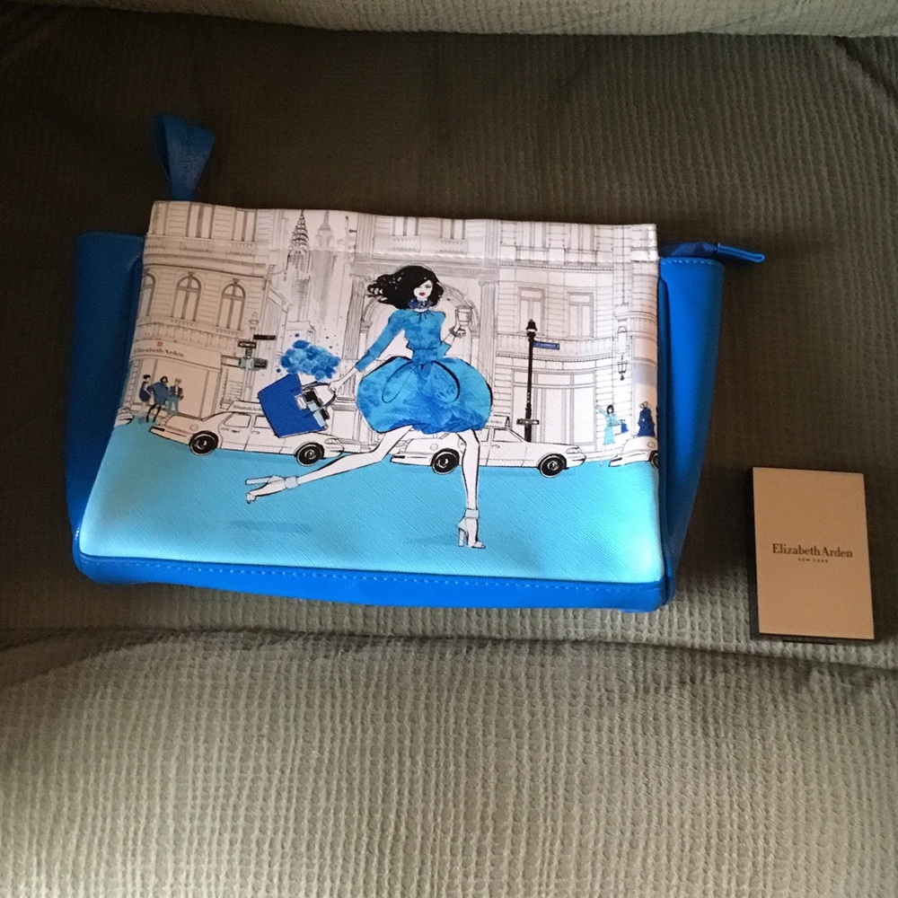Elizabeth Arden Cosmetic Bag & New Bronzer Bundle