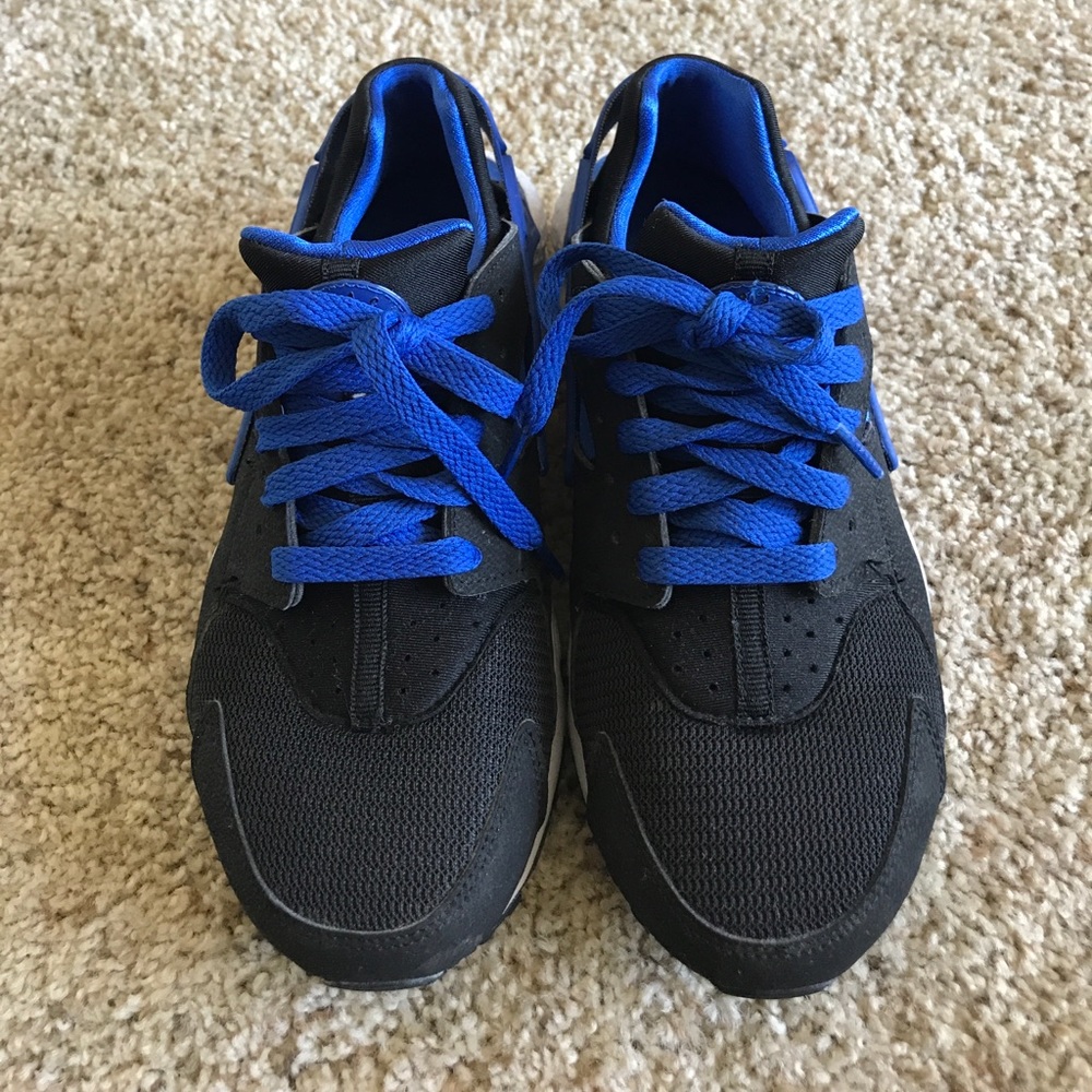 Nike Hauraches. Blue Black and White