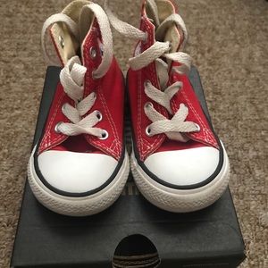 Toddler high top Red Converse size 4