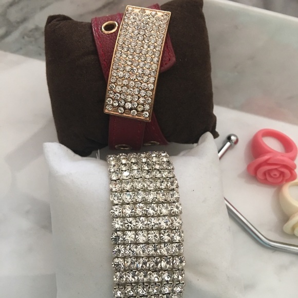 Earrings, 4 bracelets, 2 rings and purse holder - Picture 3 of 6