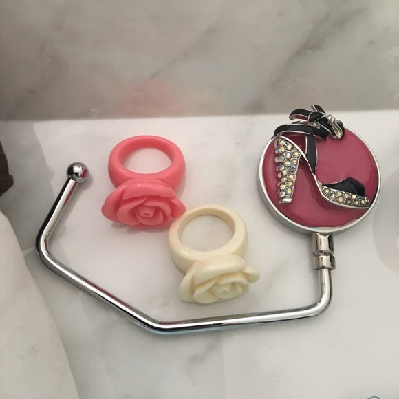 Earrings, 4 bracelets, 2 rings and purse holder - Picture 4 of 6