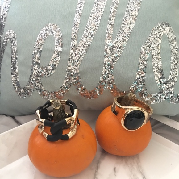 Earrings, 4 bracelets, 2 rings and purse holder - Picture 2 of 6