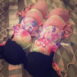 Set of 5 !! Victoria's Secret Bras 💋👙💞