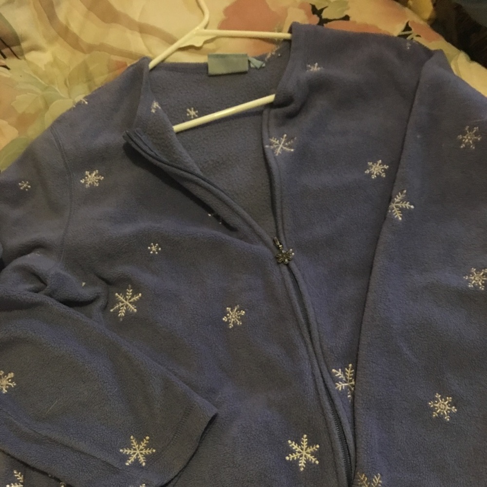 Ladies Sport Lavender Sweater 💕💕💕