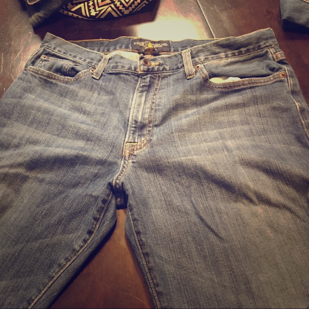 34x36 men's lucky brand jeans. Great condition.