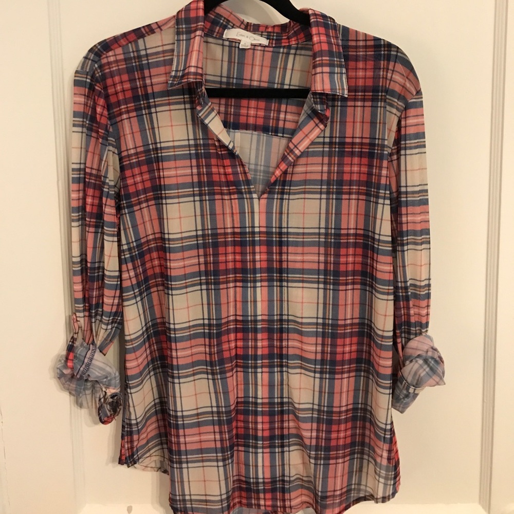 Eden and Olive Top. Sz Lrg. Peach, Navy, cream.