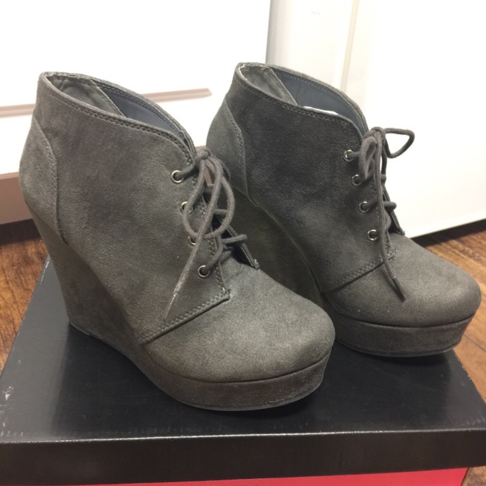 Gray round-toe platform leather wedges booties