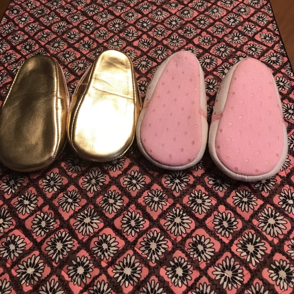 2 New Born soft shoes EUC, Carters and Juicy - Picture 4 of 4