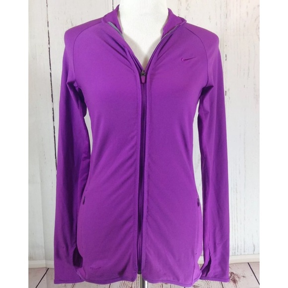 thumb hole jacket nike