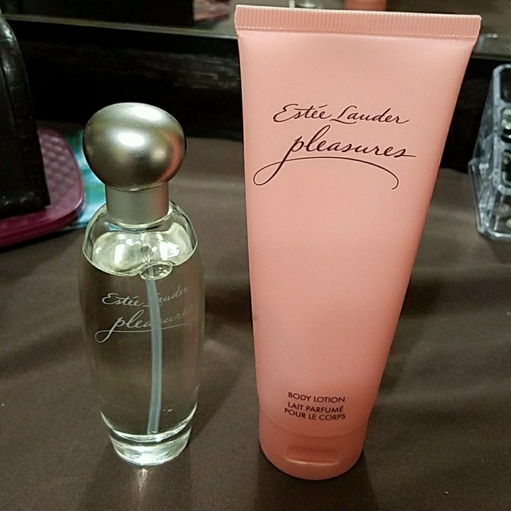 estee lauder pleasures body lotion and perfum spra