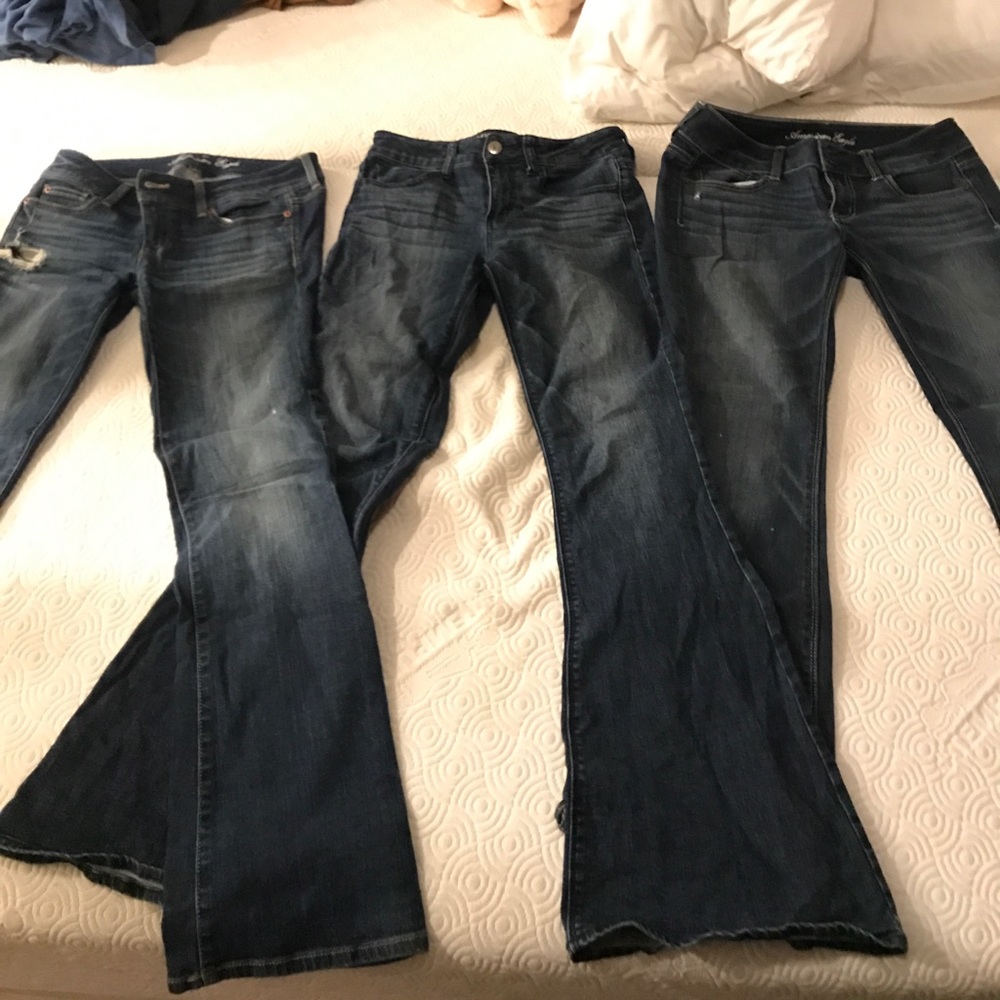 Three pairs American eagle SIZE FOUR jeans