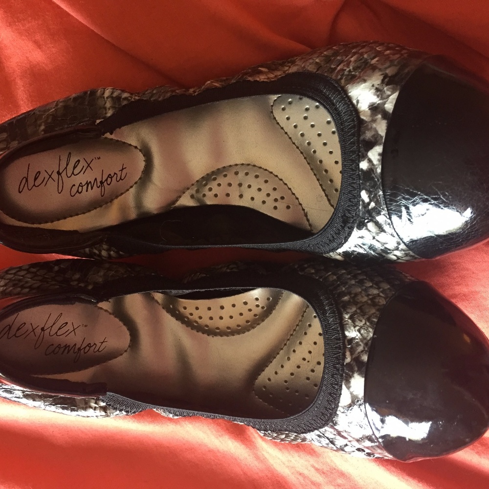 Sassy Snake Skin Print Flats 8.5W