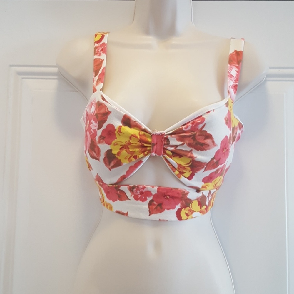 Sexy floral cropped top