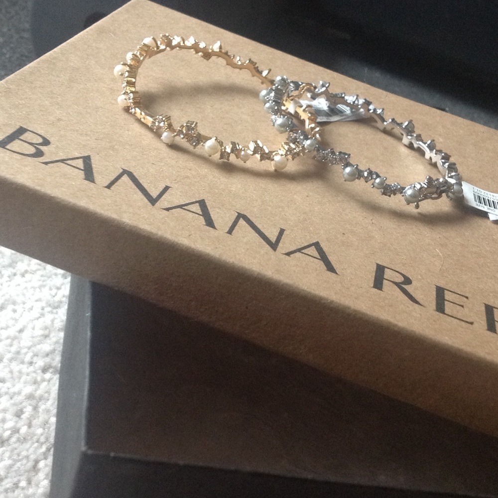 Pearl and crystal bangle bracelet