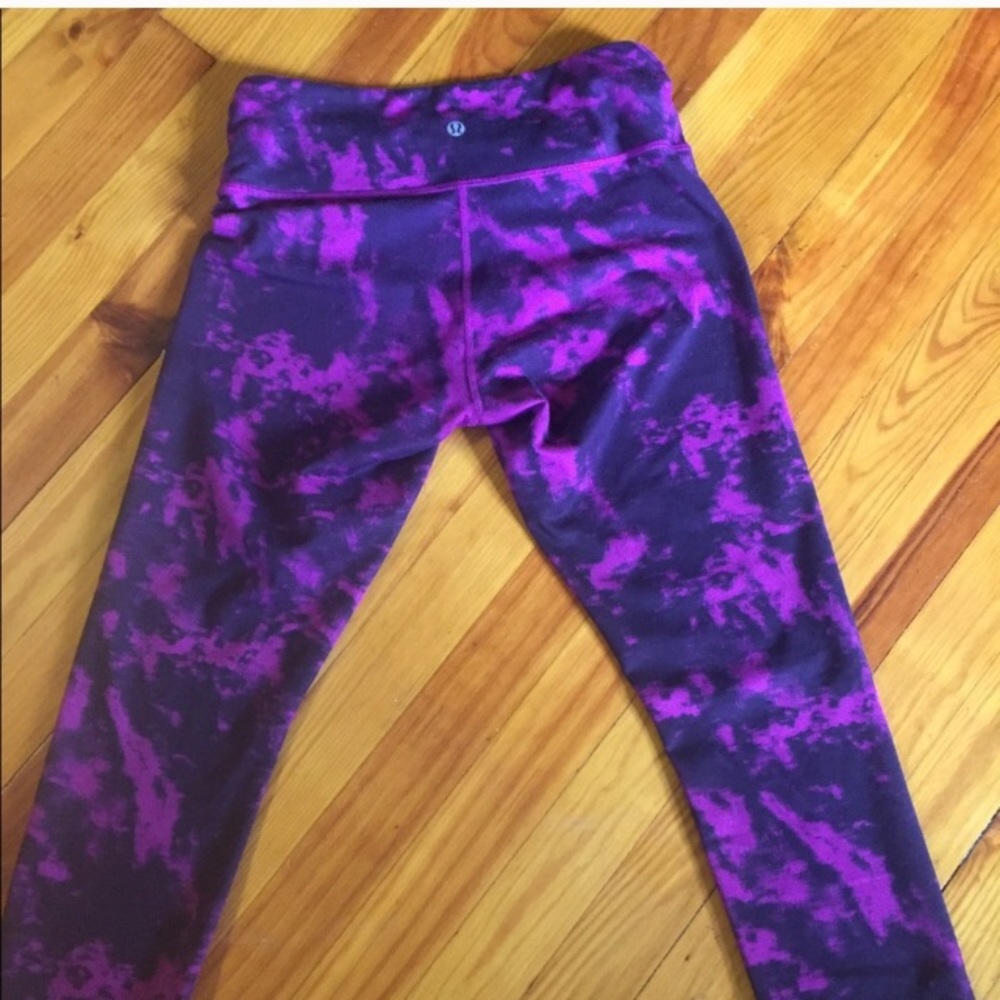 Lululemon Wunder Under crop pants- Size 6