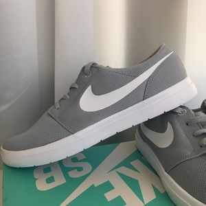 NWT NIKE SB Grey/White Portmore II Ultralight GS