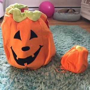 Child's pumpkin costume