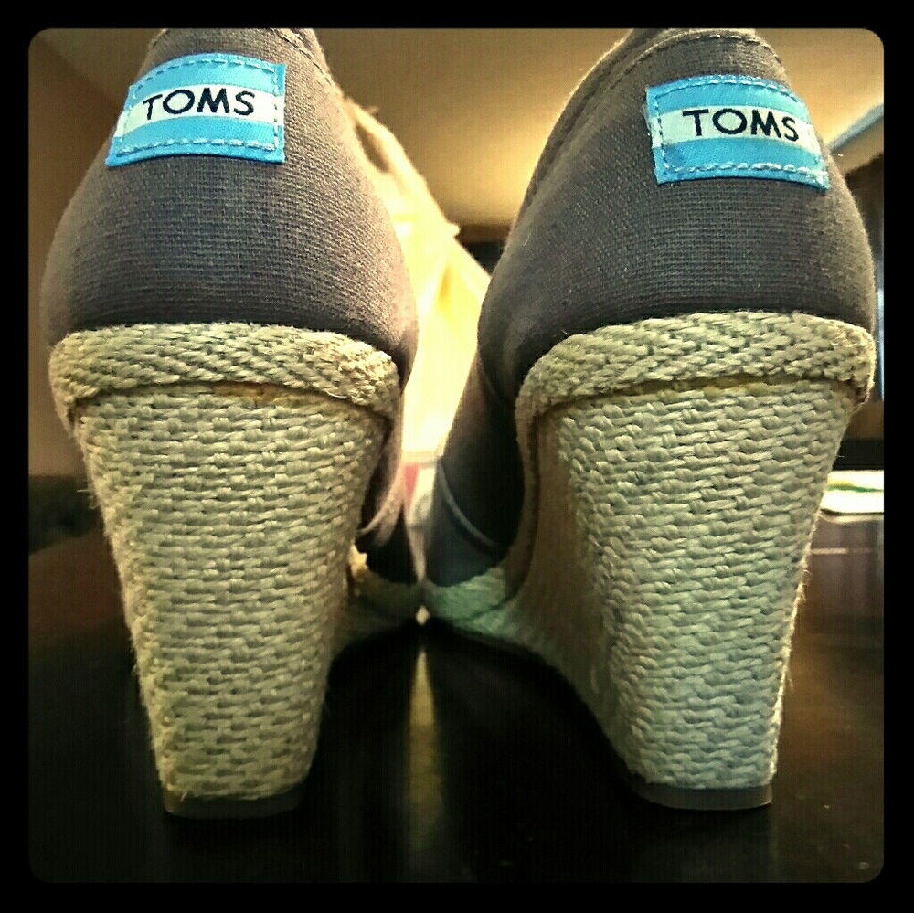 Grey Toms wedges-big size