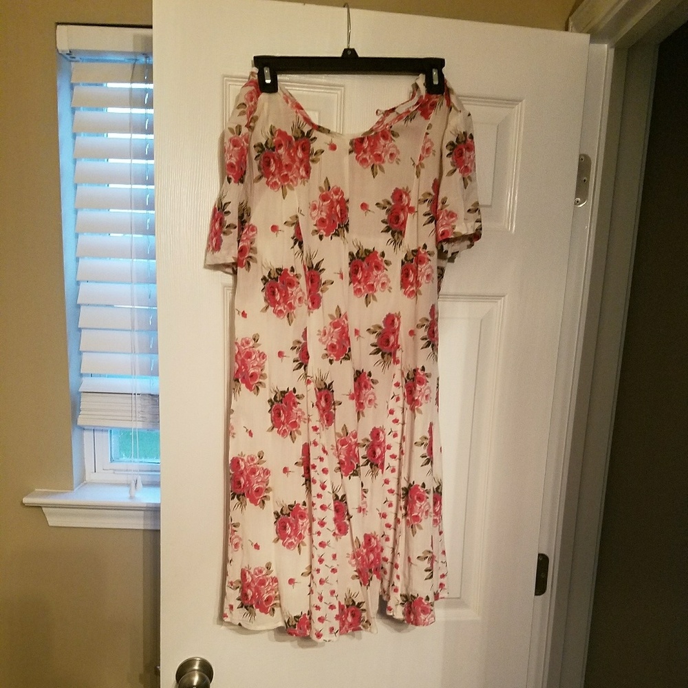 Super Cute and Comfortable Maternity Dress