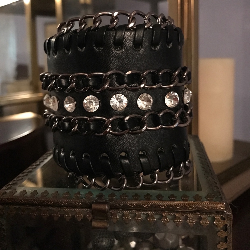 NWOT Leather rhinestone and chain bracelet
