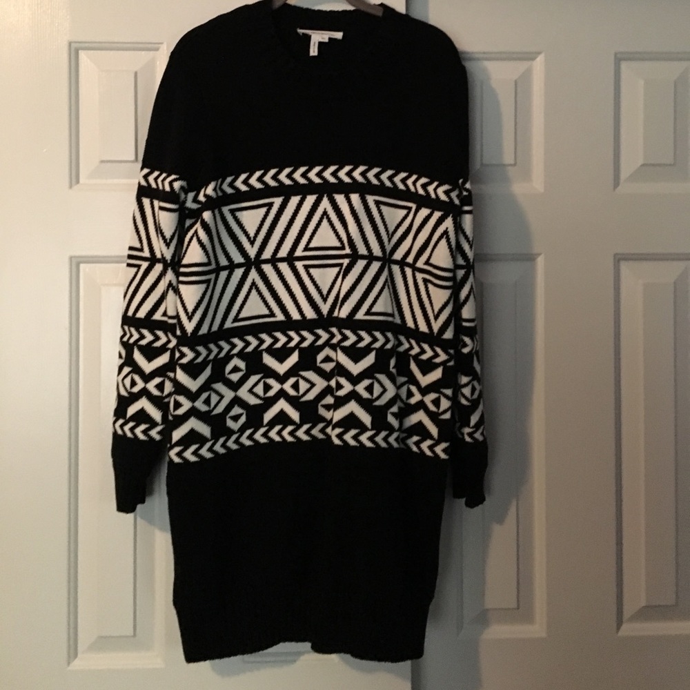 BCBG GENERATION Aztec black/white sweater dress