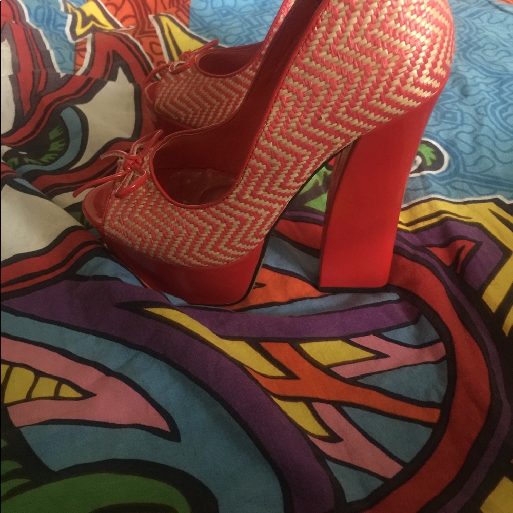 Red Platforms - Picture 2 of 2