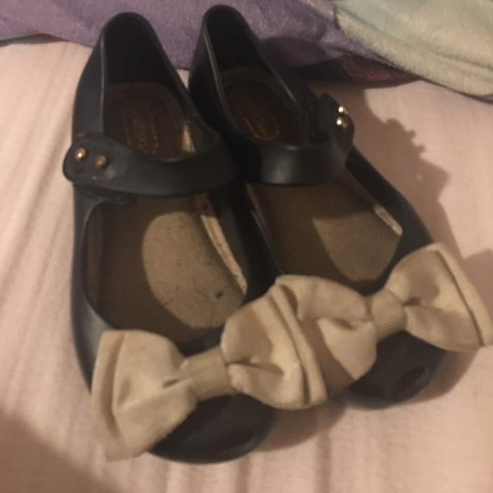 Black with tan bow mini melissa’s size 8