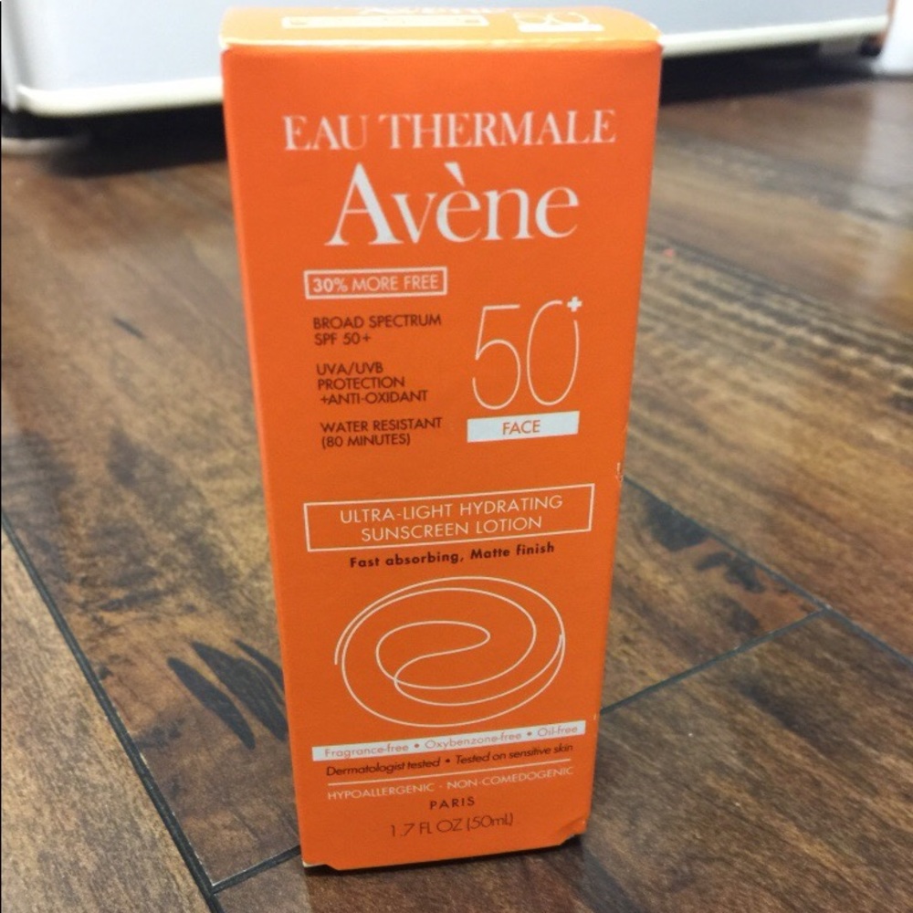 Eau Thermale avene ultra-light hydrating sunscreen