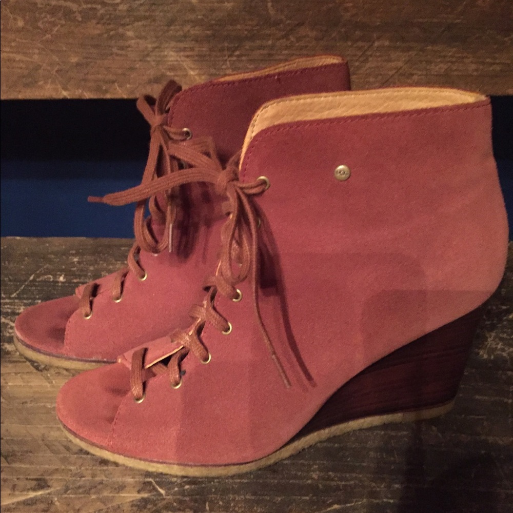 UGG Australia Elyse Lace Up