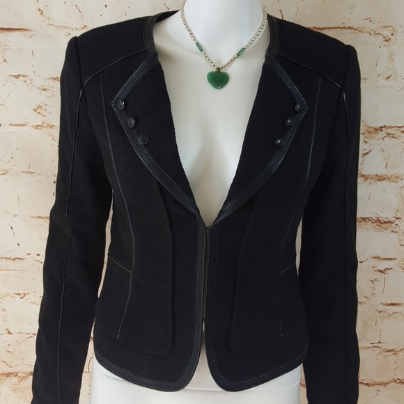 White House Black Market Jackets & Blazers - White House Black Market fitted blazer