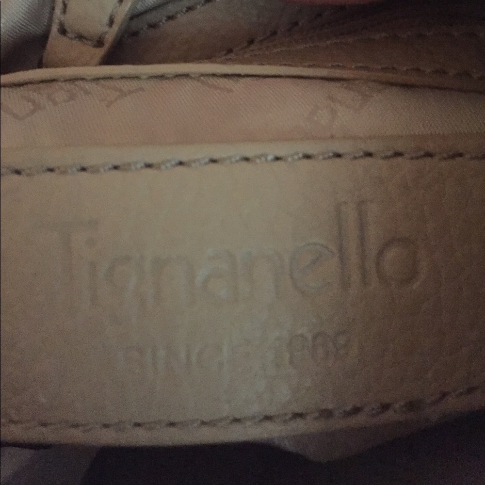 Tignanello tan leather cross body purse. - Picture 3 of 4