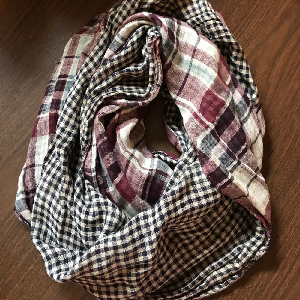 SOLD 😍 Purple Plaid Circle Scarf 😍