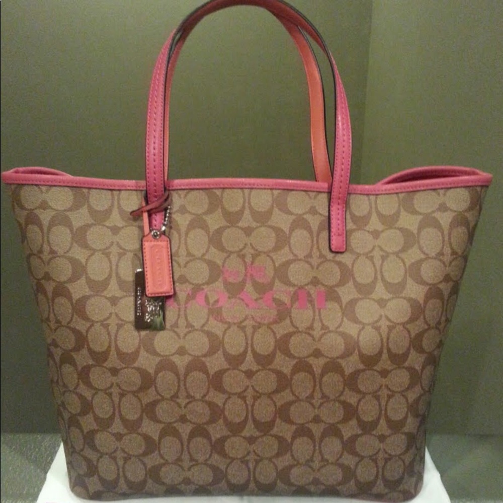 Coach Tote purse 👜 Final Price!! 🌸💗