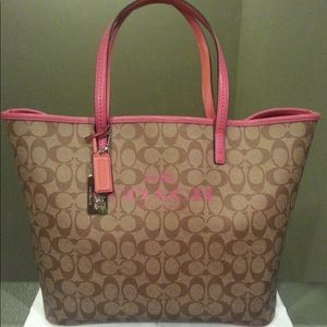 Coach Tote purse 👜 Final Price!! 🌸💗