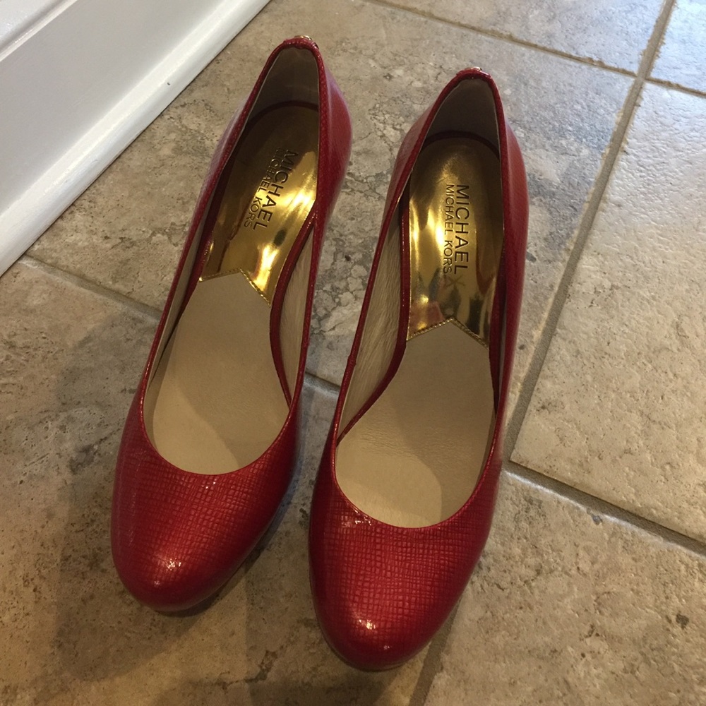 Michael Kors pumps/heels w/ gorgeous ruby color