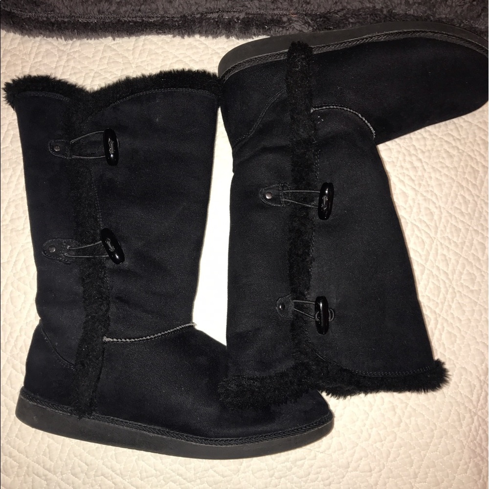Perfect black boots for winter